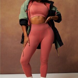 Fabletics set Seamless High-Waisted Compressive Legging + sports bra size medium